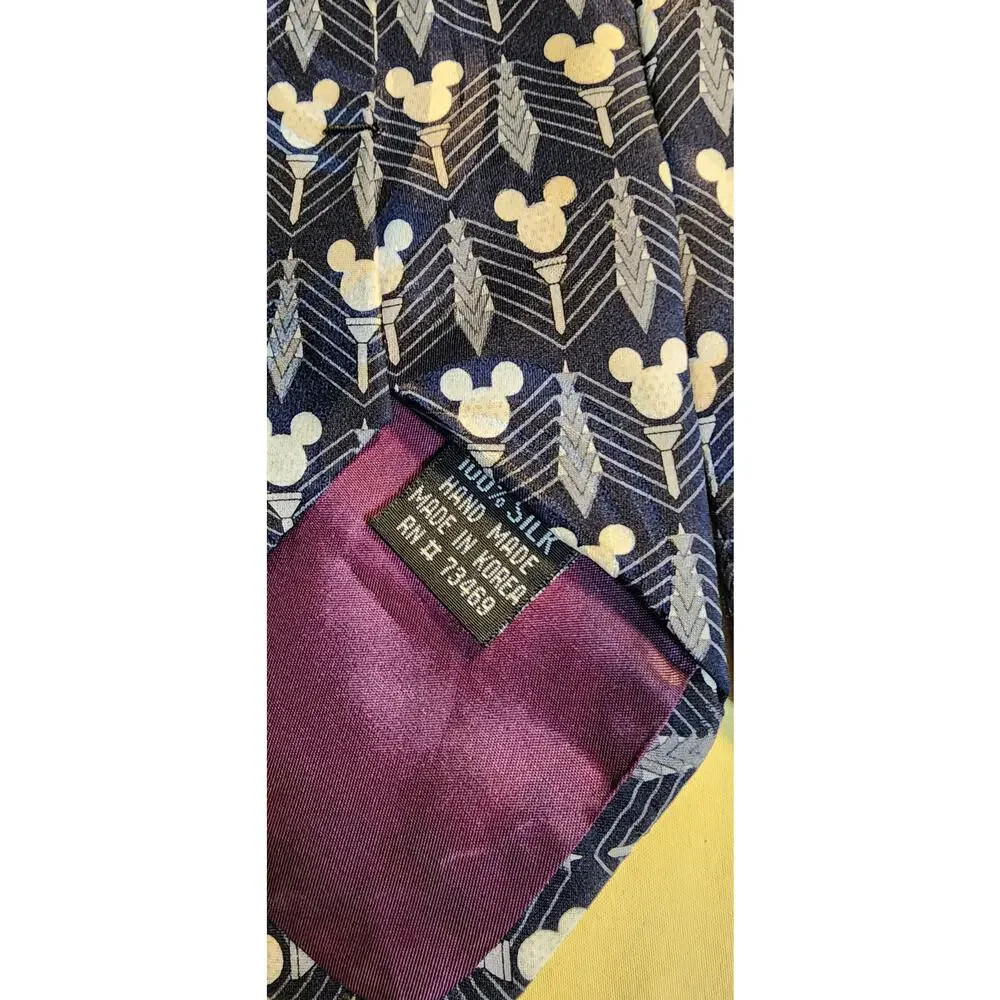 Disney Store Mickey Mouse Golf Necktie 100% Silk Tie‎